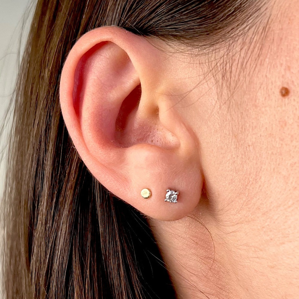 Cubic zirconia studs